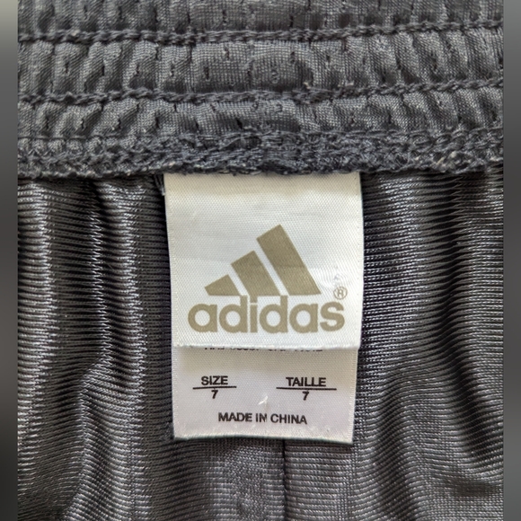 7Y boys Adidas grey shorts 🩶 - Picture 6 of 6